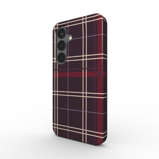 Magnetische Handyhülle „Pflaumennacht Tartan“ – Schrägansicht mit Kameraschutz