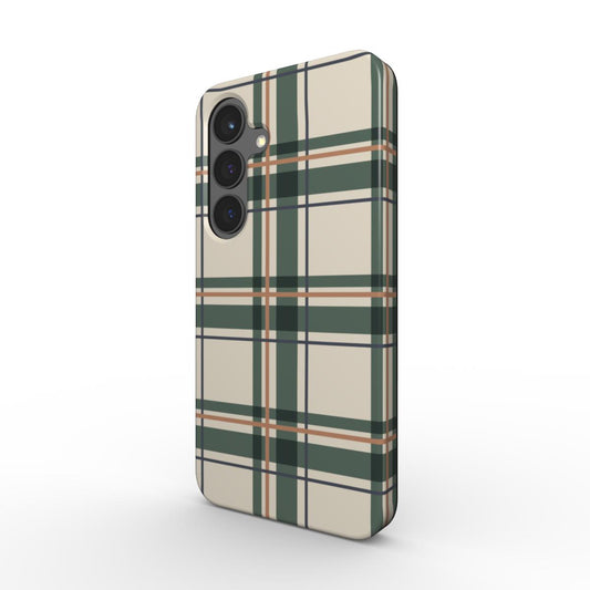 Magnetische Handyhülle „Kiefergrün-Kupfer Tartan“ – Schrägansicht mit Kameraschutz