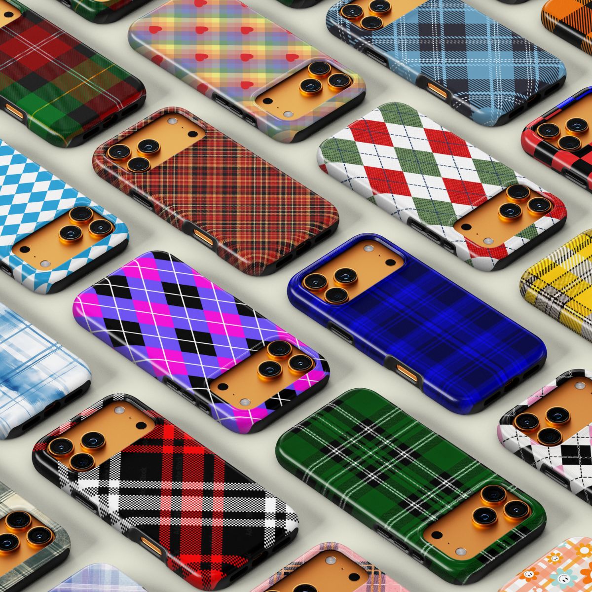 Kollektion von Handyhüllen mit verschiedenen Karo- und Tartan-Mustern in bunten Farben.