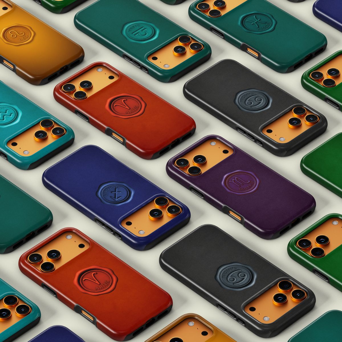 Kollektion von eleganten Handyhüllen mit geprägten Sternzeichen-Symbolen in verschiedenen edlen Farben.