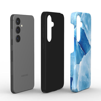 Einzelteile der stoßfesten Hülle mit Smartphone – Blaues Kristallmotiv