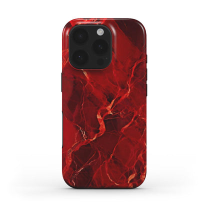 Rote Marmor MagSafe-Hülle für iPhone – Rückseite mit Triple-Kameraaussparung und glänzender Oberfläche