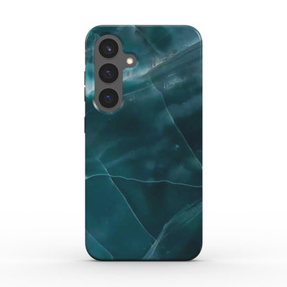 Seitliche Ansicht der grünen Marmor Handyhülle – perfekte Passform mit Schutzfunktion