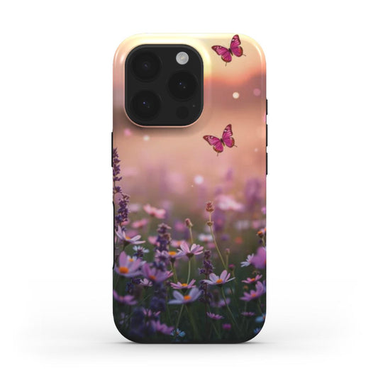 Romantisches Schmetterlings- und Blumenwiesen-Design auf MagSafe Handyhülle – Rückseite des iPhones