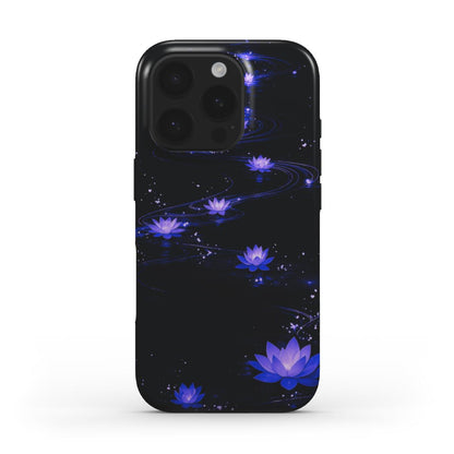 iPhone-Hülle mit mystischem Lotusblumen-Design in Schwarz und Violett – MagSafe kompatibel