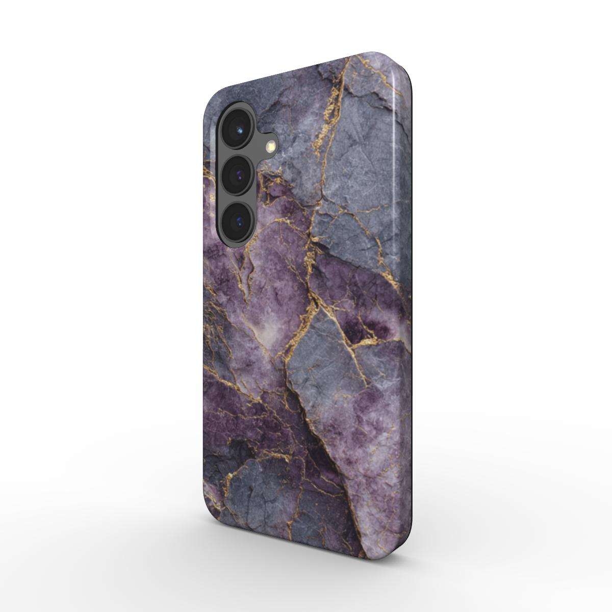 Stoßfeste Marmor-Design Handyhülle „Violet Veins“ in Dreiviertelansicht – violetter Marmor mit goldenen Adern für iPhone und Samsung