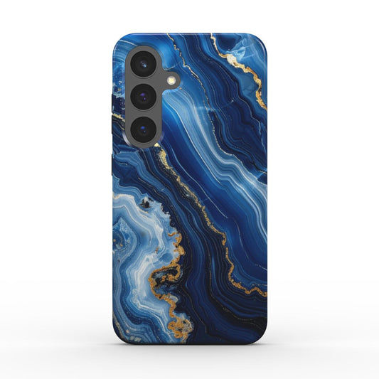 Rückseite der stoßfesten Marmor-Design Handyhülle „Azure Rift“ – intensives Blau mit goldenen Marmoradern