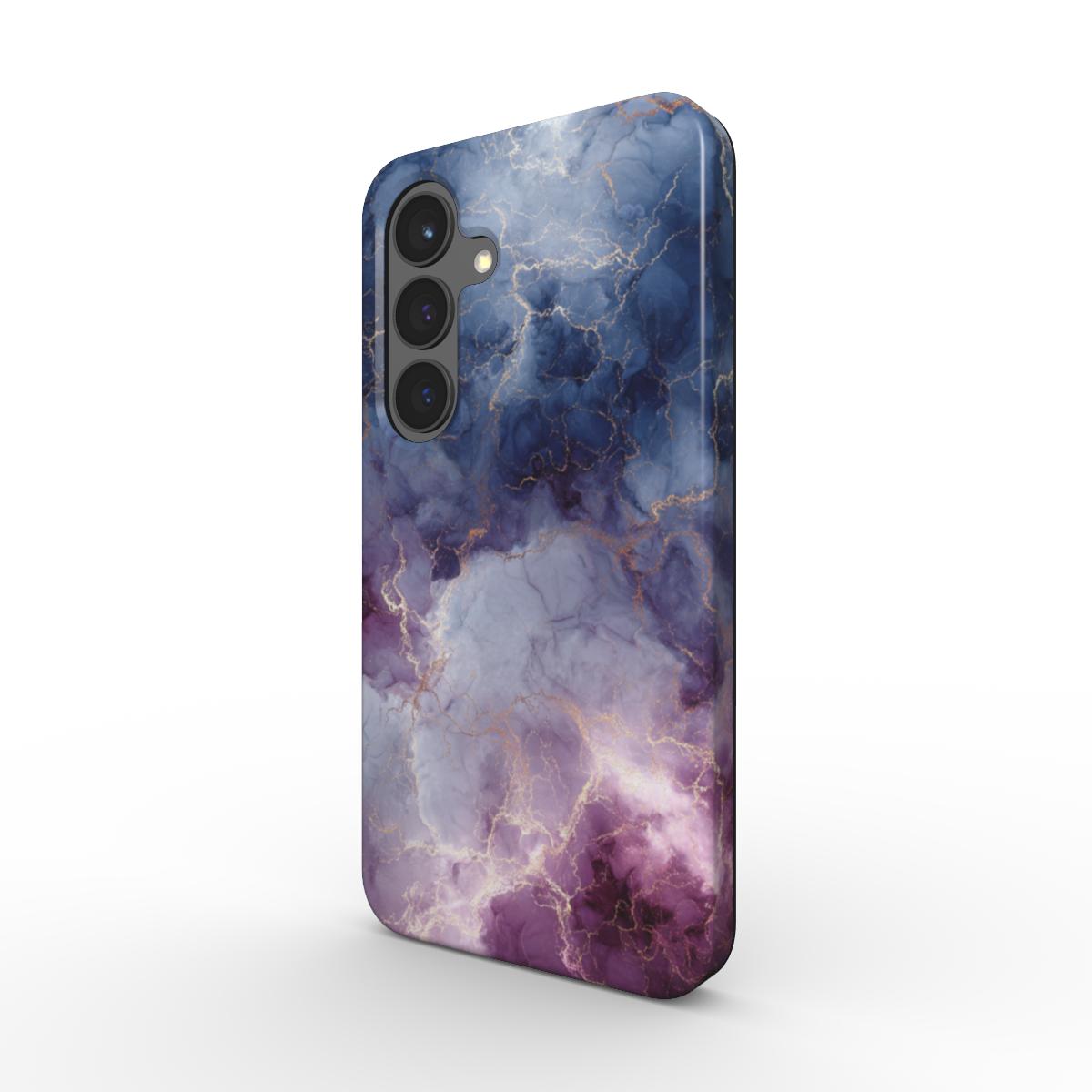 Stoßfeste Handyhülle Nebula Quartz – Rückseite mit blau-violettem Marmor-Design
