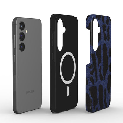 Zweischichtiger Dual-Layer Aufbau der Handyhülle im Leopardenmuster Navy Blau mit integriertem Magnetring