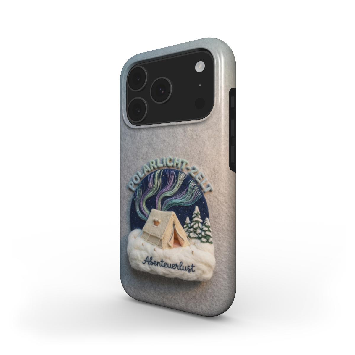Stoßfeste Smartphone-Hülle mit Filzoptik-Design „Polarlicht-Zelt“: kleines Campingzelt im Schnee unter Nordlichtern, Schriftzug „Polarlicht-Zelt“ und „Abenteuerlust“.