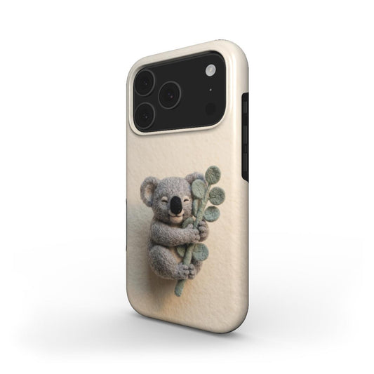 Beige MagSafe iPhone Hülle mit Kuschel-Koala Motiv in strukturierter 3D-Filz-Optik