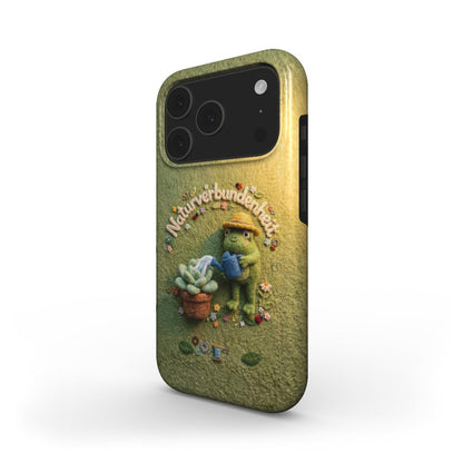 Stoßfeste Smartphone-Hülle mit 3D-Filzoptik Design: kleiner Frosch mit Strohhut gießt eine Pflanze, Schriftzug „Naturverbundenheit“, grüne strukturierte Oberfläche.