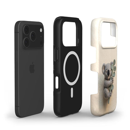 Mehrteilige Ansicht der iPhone Hülle zeigt das Koala-Design, den MagSafe Magnetring und das stossfeste Zwei-Schichten-System
