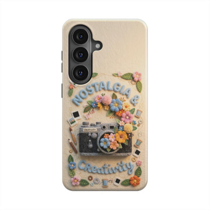 Detailansicht der magnetischen Handyhülle mit Nostalgia & Creativity Motiv Künstlerisches Design