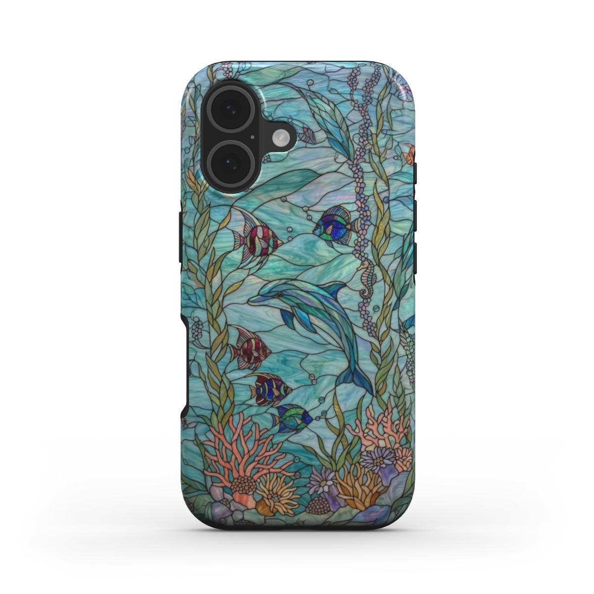 Stoßfeste Handyhülle Delfine im Ozean – Lumina Mosaik Edition – Frontansicht auf iPhone – Glasmosaik Design