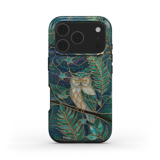 MagSafe Handyhülle Mystische Eule – Lumina Mosaik Edition – Frontansicht auf iPhone – Glasmosaik Design