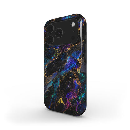MagSafe Handyhülle „Galaxie Marmor“ – Schrägansicht mit Neonfarben, Goldlinien und goldenem Logo