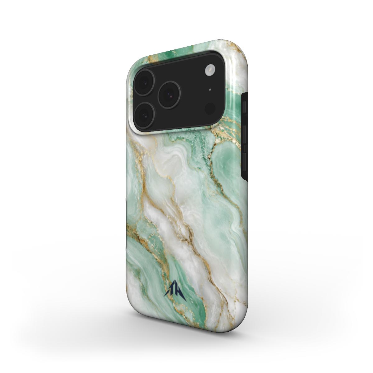 MagSafe Handyhülle „Mint Marmor“ – Schrägansicht mit Goldkonturen und marineblauem Logo