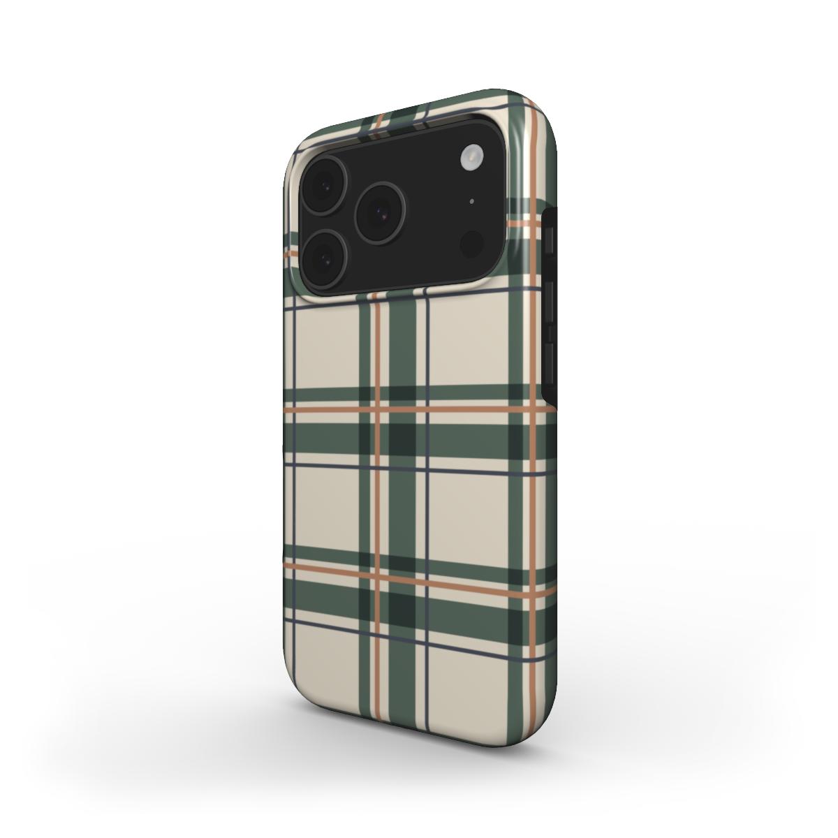 MagSafe Handyhülle „Kiefergrün-Kupfer Tartan“ – Schrägansicht mit Kameraschutz