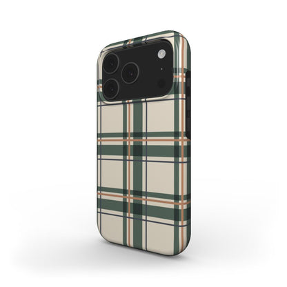 MagSafe Handyhülle „Kiefergrün-Kupfer Tartan“ – Schrägansicht mit Kameraschutz