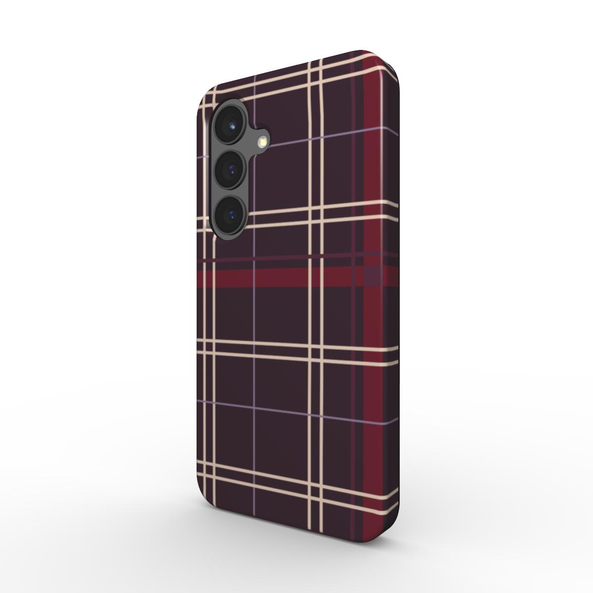 Magnetische Handyhülle „Pflaumennacht Tartan“ – Schrägansicht mit Kameraschutz