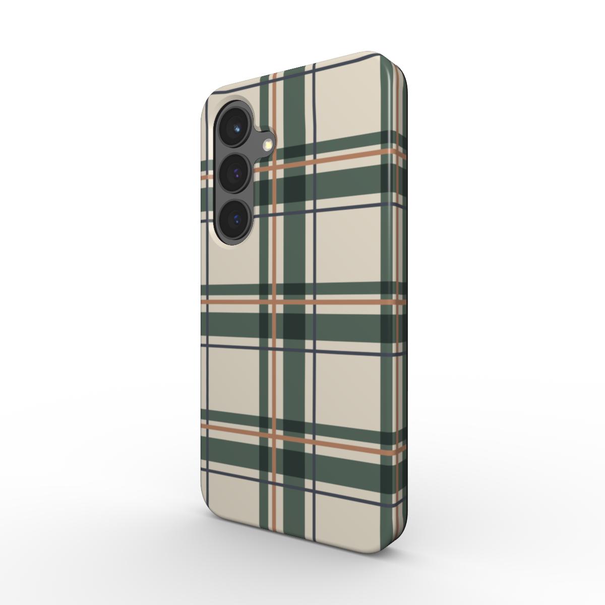Magnetische Handyhülle „Kiefergrün-Kupfer Tartan“ – Schrägansicht mit Kameraschutz