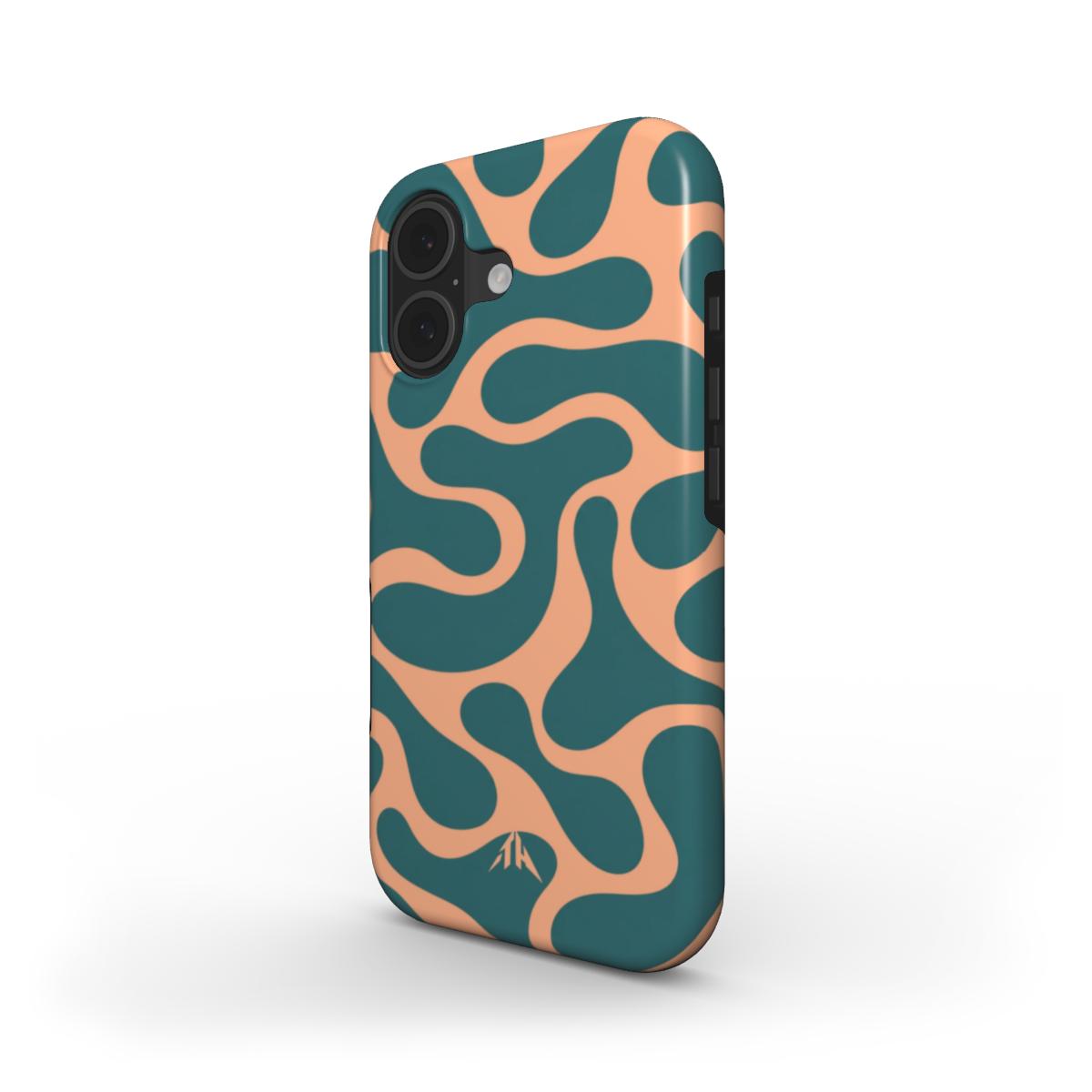 Stossfeste Handyhülle Retro-Wellen Petrol für iPhone 17 – Schrägansicht mit Seitenrand, Muster in Petrol und Pfirsich