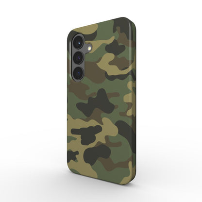 Stoßfeste Army-Green Camo Tough Handyhuelle in 3/4-Ansicht mit erhoehtem Kamerarand und mattem Finish.