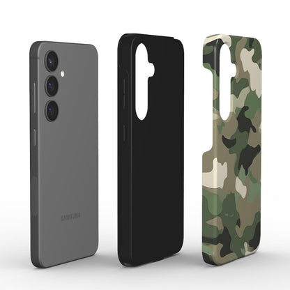 Explosionsdarstellung: Smartphone, schwarzer TPU-Liner und bedruckte PC-Hartschale der stossfesten Desert-Woodland Camo Huelle.