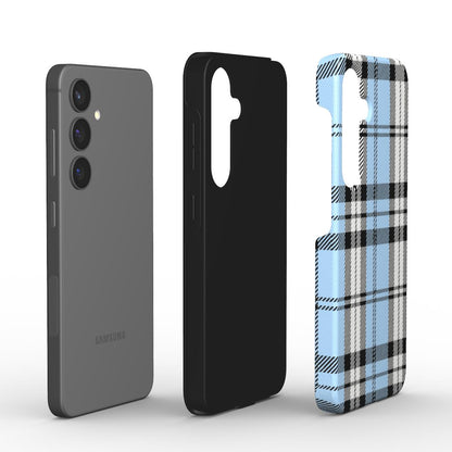 Explosionsdarstellung Tough Case mit PC-Aussenschale und TPU-Innenfutter im Hellblau Schwarz Weiss Karo Muster