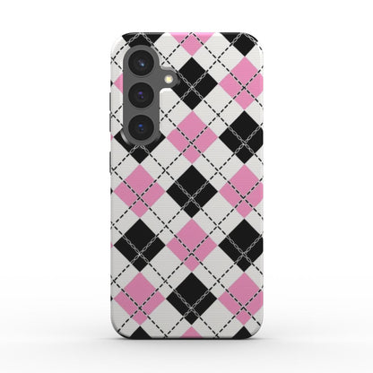 Rueckansicht der stossfesten Handyhuelle mit argyle Karo-Design in Pink, Schwarz und Weiss.