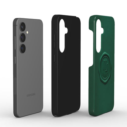 Explosionsdarstellung mit Smartphone, innerer TPU-Schicht und aesserer PC-Schale der Tough Handyhuelle mit Virgo-Siegel.