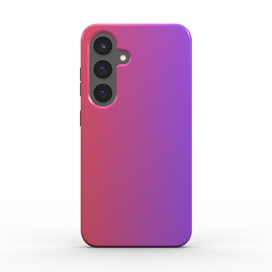 Frontansicht der Velvet Shift Handyhülle mit Pink-Violett Farbverlauf und präzisen Aussparungen.
